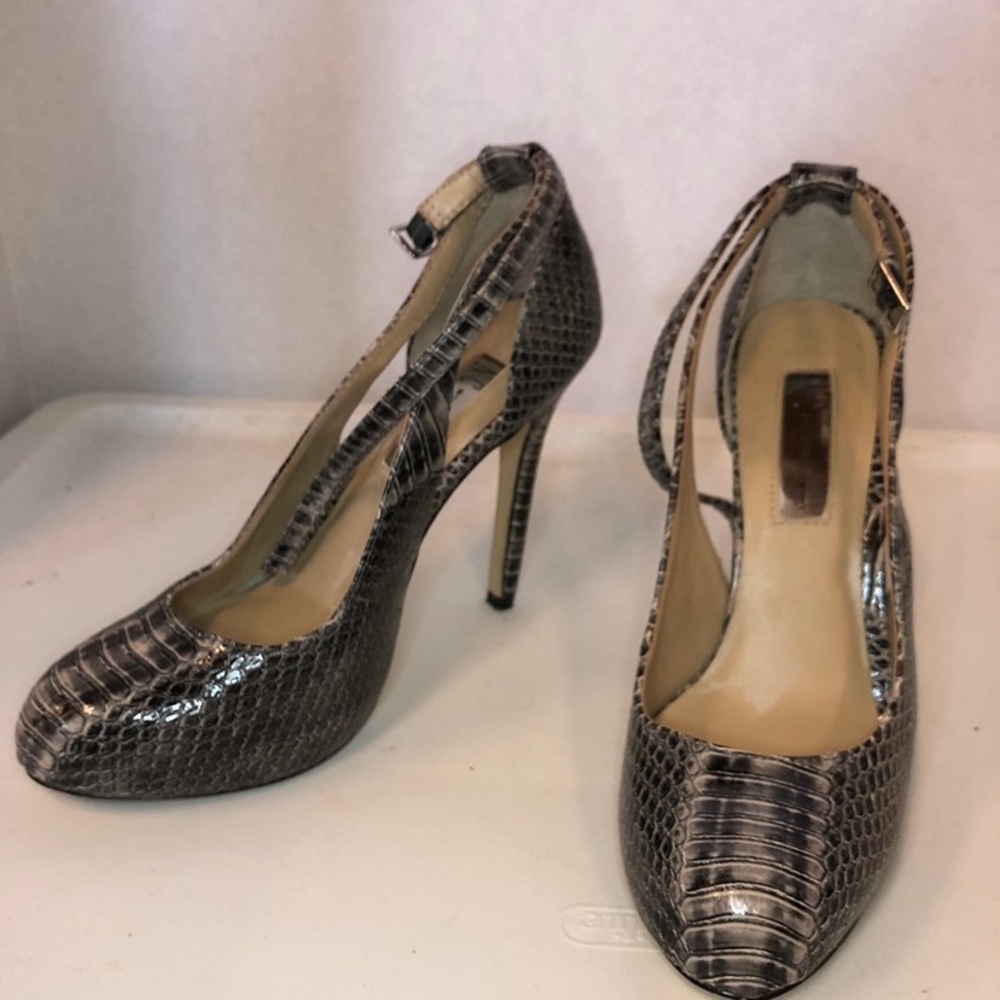 INC Lucey gray snakeskin print, 4” heel, 1” platform, size 6